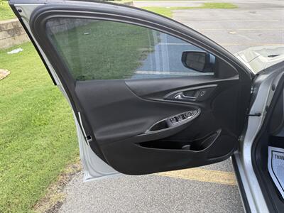 2022 Chevrolet Malibu LT - Photo 16 - Columbia, SC 29210
