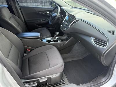 2022 Chevrolet Malibu LT - Photo 9 - Columbia, SC 29210