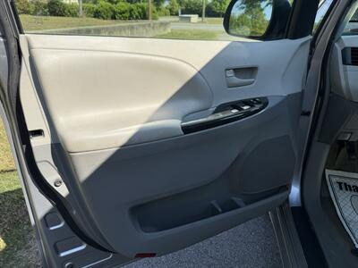 2013 Toyota Sienna LE 8-Passenger   - Photo 19 - Columbia, SC 29210