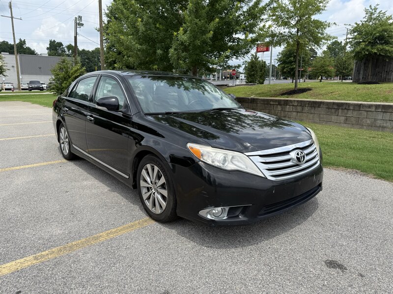 2011 Toyota Avalon Limited's photo
