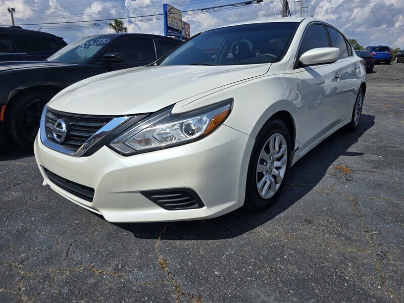 2016 Nissan Altima S's photo