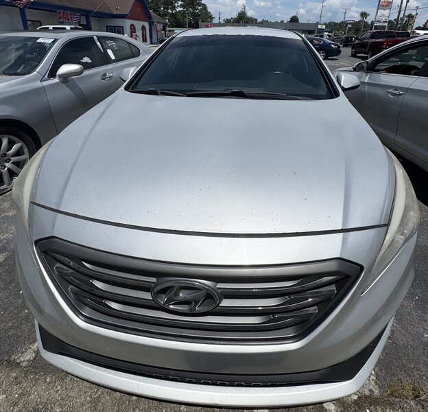 2015 Hyundai SONATA SE - Photo 1 - Columbia, SC 29210