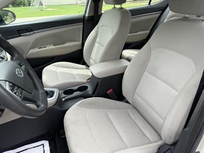 2017 Hyundai ELANTRA SE - Photo 17 - Columbia, SC 29210
