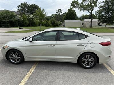 2017 Hyundai ELANTRA SE - Photo 6 - Columbia, SC 29210