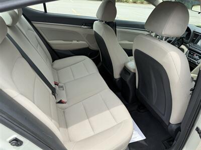 2017 Hyundai ELANTRA SE - Photo 11 - Columbia, SC 29210
