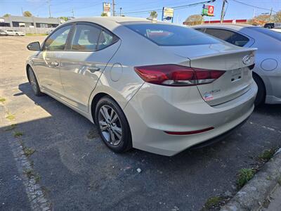 2017 Hyundai ELANTRA SE   - Photo 3 - Columbia, SC 29210