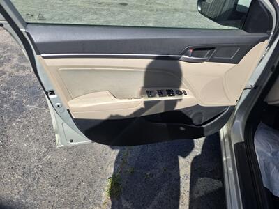 2017 Hyundai ELANTRA SE   - Photo 12 - Columbia, SC 29210