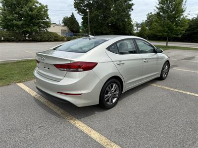 2017 Hyundai ELANTRA SE - Photo 3 - Columbia, SC 29210