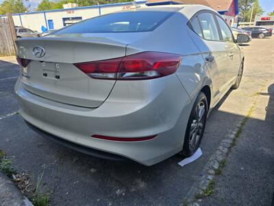 2017 Hyundai ELANTRA SE   - Photo 5 - Columbia, SC 29210