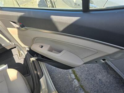 2017 Hyundai ELANTRA SE   - Photo 16 - Columbia, SC 29210
