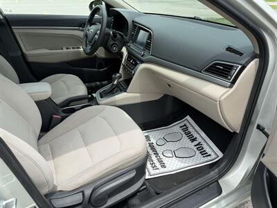 2017 Hyundai ELANTRA SE - Photo 9 - Columbia, SC 29210