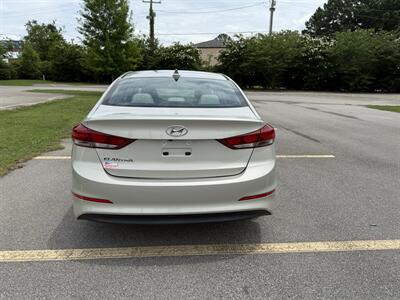 2017 Hyundai ELANTRA SE - Photo 4 - Columbia, SC 29210