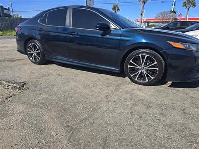 2019 Toyota Camry SE   - Photo 2 - Columbia, SC 29210