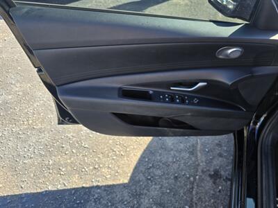 2022 Hyundai ELANTRA SEL   - Photo 9 - Columbia, SC 29210