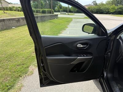 2019 Jeep Cherokee Limited   - Photo 18 - Columbia, SC 29210