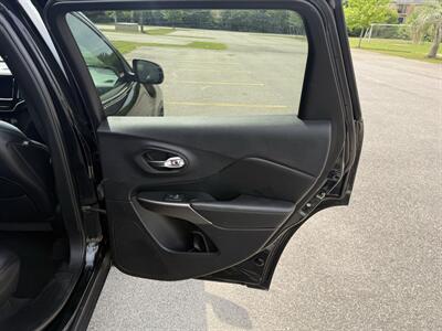 2019 Jeep Cherokee Limited   - Photo 12 - Columbia, SC 29210