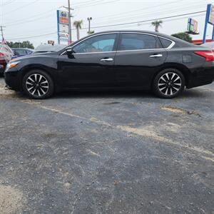 2017 Nissan Altima 2.5 SV   - Photo 6 - Columbia, SC 29210