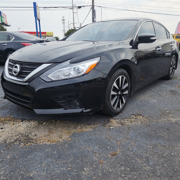 2017 Nissan Altima 2.5 SV - Photo 1 - Columbia, SC 29210