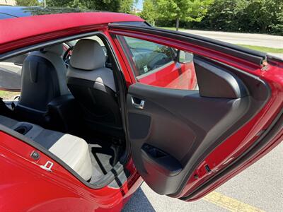 2013 Hyundai Veloster DCT - Photo 9 - Columbia, SC 29210