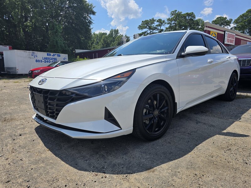 2022 Hyundai ELANTRA SEL  