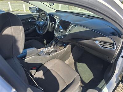 2020 Chevrolet Malibu LT   - Photo 13 - Columbia, SC 29210