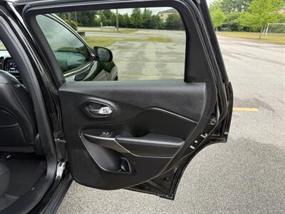 2020 Jeep Cherokee Limited   - Photo 18 - Columbia, SC 29210