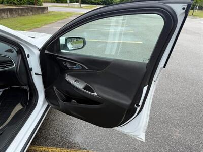 2022 Chevrolet Malibu LT - Photo 14 - Columbia, SC 29210