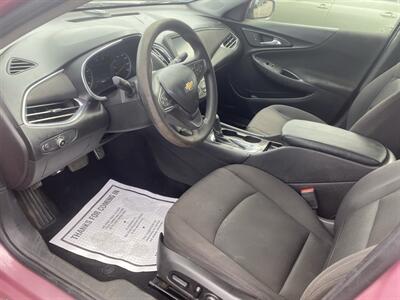 2017 Chevrolet Malibu LT   - Photo 7 - Columbia, SC 29210