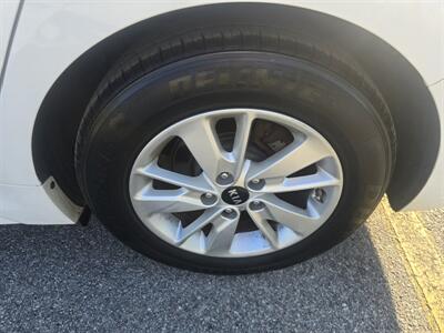 2017 Kia Optima LX   - Photo 10 - Columbia, SC 29210
