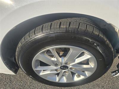 2017 Kia Optima LX   - Photo 12 - Columbia, SC 29210