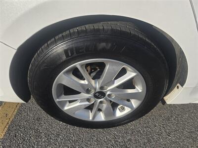 2017 Kia Optima LX   - Photo 11 - Columbia, SC 29210