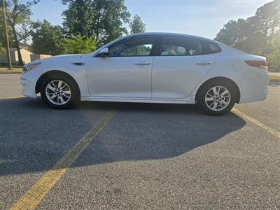 2017 Kia Optima LX   - Photo 8 - Columbia, SC 29210