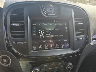 2018 Chrysler 300 Series S   - Photo 11 - Columbia, SC 29210