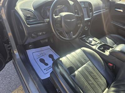 2018 Chrysler 300 Series S   - Photo 8 - Columbia, SC 29210