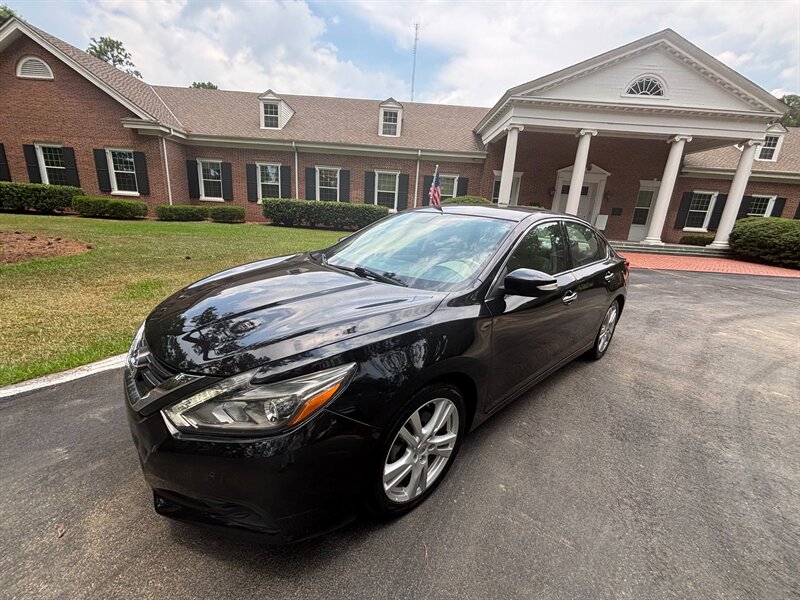 2017 Nissan Maxima - Photo 1 - Columbia, SC 29210
