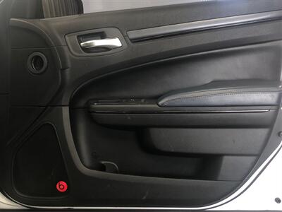 2014 Chrysler 300 S   - Photo 18 - Sacramento, CA 95825