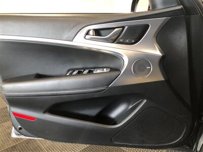 2019 Genesis G70 2.0T Sport M/T   - Photo 16 - Sacramento, CA 95825