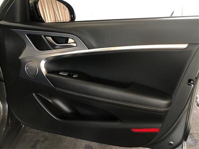 2019 Genesis G70 2.0T Sport M/T   - Photo 17 - Sacramento, CA 95825