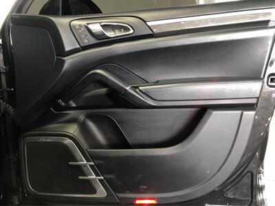 2016 Porsche Cayenne Turbo S   - Photo 18 - Sacramento, CA 95825