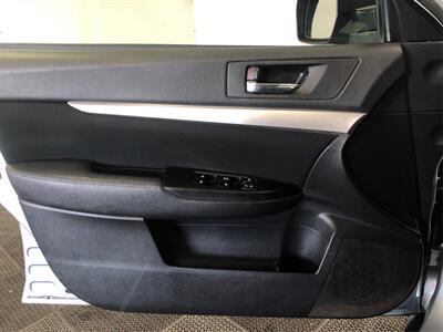 2014 Subaru Outback 2.5i - Photo 16 - Sacramento, CA 95825