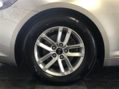 2011 Kia Optima LX   - Photo 19 - Sacramento, CA 95825