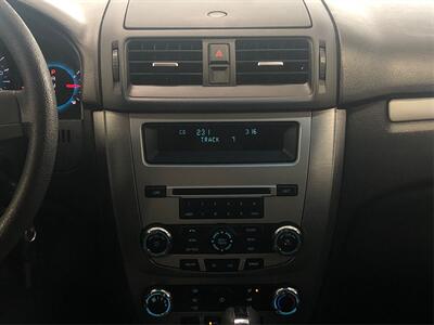 2011 Ford Fusion SE   - Photo 13 - Sacramento, CA 95825