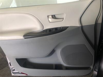 2013 Toyota Sienna LE 8-Passenger   - Photo 16 - Sacramento, CA 95825