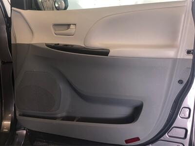 2013 Toyota Sienna LE 8-Passenger   - Photo 17 - Sacramento, CA 95825