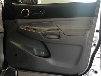 2011 Toyota Tacoma PreRunner V6   - Photo 17 - Sacramento, CA 95825