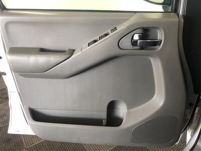 2010 Nissan Frontier SE V6   - Photo 14 - Sacramento, CA 95825