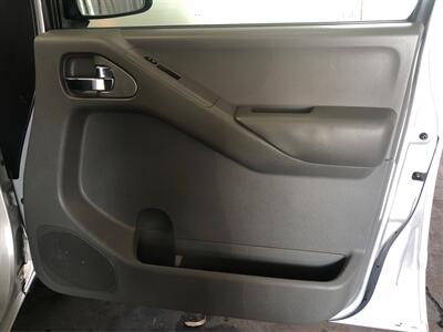 2010 Nissan Frontier SE V6   - Photo 15 - Sacramento, CA 95825