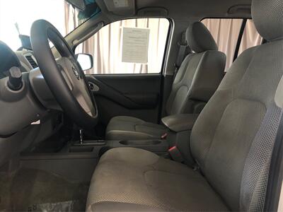 2010 Nissan Frontier SE V6   - Photo 9 - Sacramento, CA 95825