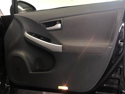 2010 Toyota Prius III   - Photo 17 - Sacramento, CA 95825