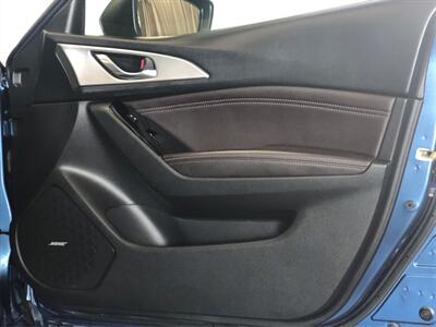 2018 Mazda Mazda3 Touring   - Photo 18 - Sacramento, CA 95825